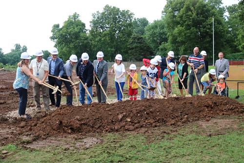 Student groundbreaking group photo 